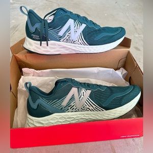NEW BALANCE WOMENS FRESH TEMPO V1 WTMPOGO, MOUNTAIN TEAL/DEEP SEA, 10
